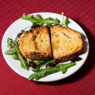 Bruschetta con aglio, olio EVO spremuto a freddo e olive Taggiasche
