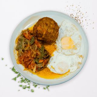 Bolón Mixto De Chicharrón Y Queso