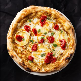 Queso rulo de cabra, berenjenas y miel