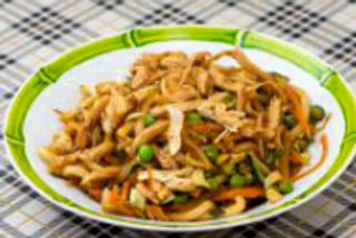 Yaki udon con pollo