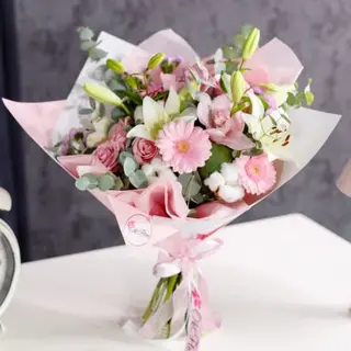 Buchet alb-roz