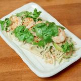 Ensalada Som Tam con Langostinos