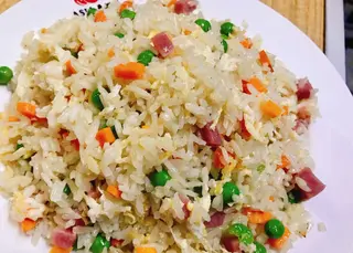 41. Arroz Frito Con Tres Delicias