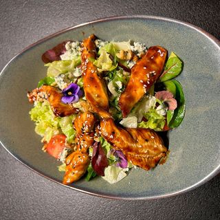 ⁠Salată cu pui asiatic