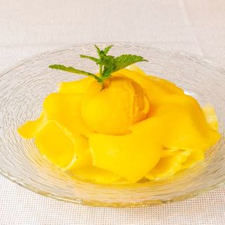 Carpaccio De Piña Y Mango Con Sorbete De Cítricos