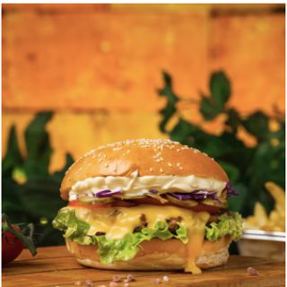 1бр. Телешки Бургер + 1бр. Картофки + 1 бр. Coca-Cola (500мл)