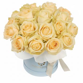 Квіти в коробці"19 кремових троянд"