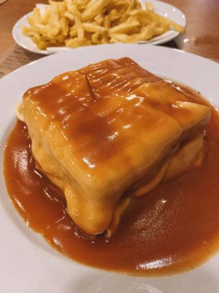 Francesinha & Bebida ( Disponivel Apenas ao Jantar )