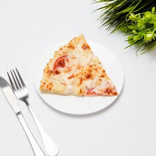 Піца Неополітана шматочок 