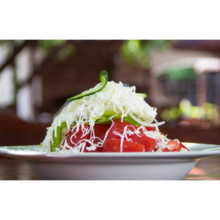 Традиционна шопска салата