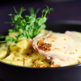 Steak de Pui cu Sunca si Cascaval 