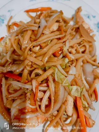 22, Tallarines Fritos Tres Delicias