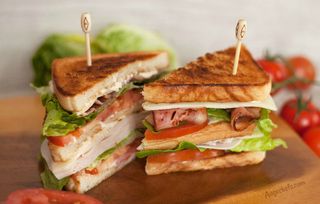 Sándwich Especial De Cuatro Pisos