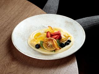 Млинці з крем-сиром та апельсиновим соусом (250g)