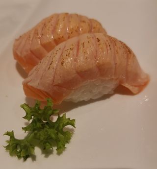 305.Nighiri salmone scottato 2 pezzi