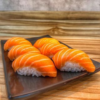 3. Nigiri Salmão