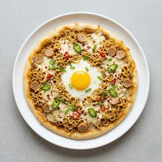 Spaghetti Chicken Pizza