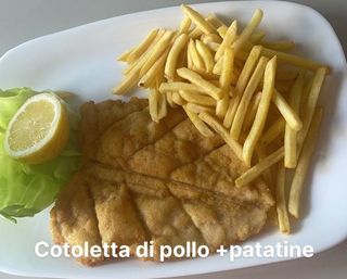 cotoletta di pollo con patatine