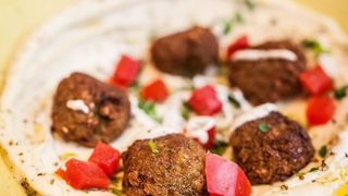 Hummus z pulpetami marokańskimi