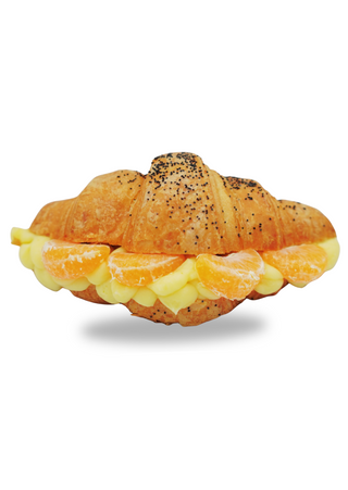 Круасан з заварним кремом та мандаринами