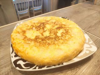 Tortilla de patata con cebolla entera