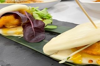 Bao De Cerdo Chashu Crujiente Con Salsa Siriracha (2 Uds.)