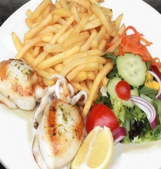 Tapa De Sepia A La Plancha Con Patatas Fritas