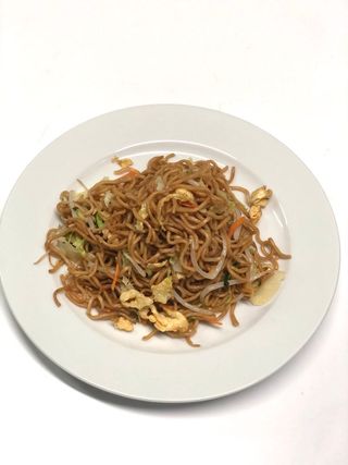 Tallarines salteado con wok verduras con huevo 