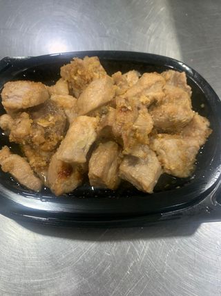 Carne de cerdo al ajillo