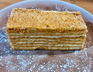 Медовое пирожное