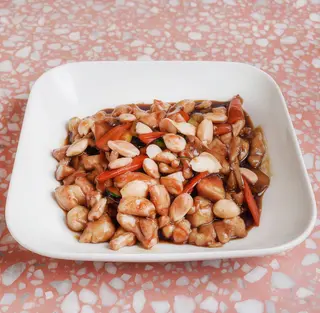 Pollo Con Almendras