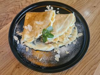 Млинець з нутелою, бананом та заварним кремом (330г)