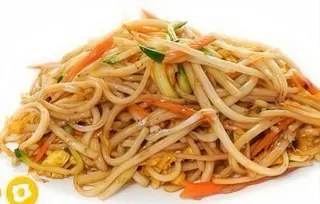 228 Yaki udon con verdure