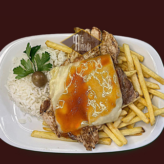 Fêveras à Napolitana com queijo, molho francesinha, arroz e batata
