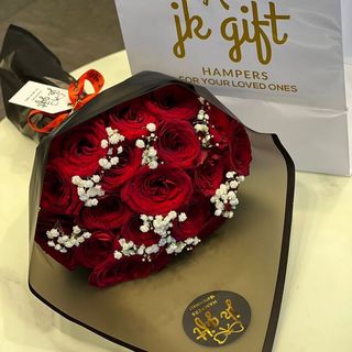 Small red roses bouqet