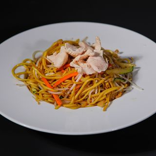 Spaghetti saltati con pollo