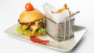 Burger Classic cu cartofi 