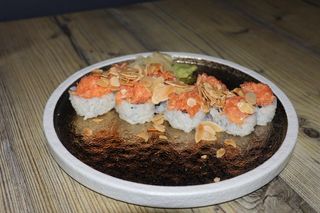 Uramaki spicy salmone
