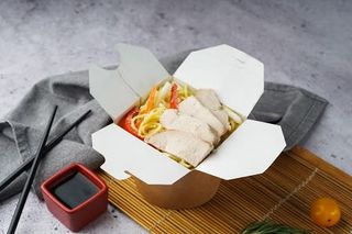 Яичная лапша с курицей в сливочном соусе