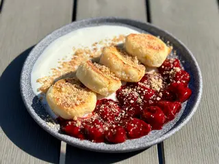 Сирники з вишневим конфі (280g)