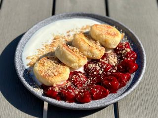 Сирники з вишневим конфі (280g)