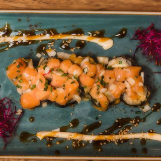 Shake tartar tempura maki cream roll (8 piezas)