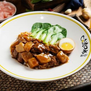 Arroz con ternera estofada y patata y verduras 土豆牛肉饭