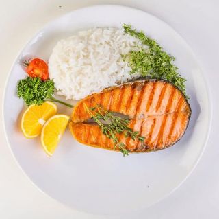 ნორვეგიული კალმახი ბრინჯით