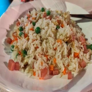 Arroz frito a las tres delicias