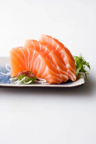 72. Sashimi sake - 6 pezzi