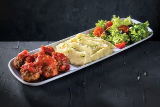 Chiftele marinate cu garnitura