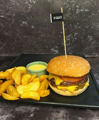 Classic CheeseBurger (330/100/40г)