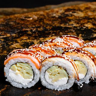 Рол Філадельфія з лососем та вугрем bbq (315г)