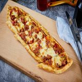 Pide sa kockicama mesa i sira